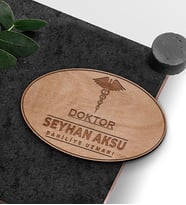 BK Gift Kişiye Özel Doktor Ahşap Yaka İsimliği - 1