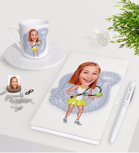 BK Gift Kişiye Özel Bayan Tenis Oyuncusu Karikatürlü Beyaz Defter Kalem Türk Kahvesi Fincanı Seti-2 (Model 1)