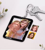 BK Gift Kişiye Özel İsimli Kız Kardeşler Karikatürlü Ahşap Anahtarlık-2 (Beyaz)