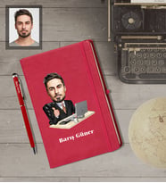 Kişiye Özel İş Adamı Karikatürlü  Kırmızı Defter Kalem Hediye Seti Bay-27