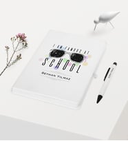 BK Gift Kişiye Özel Okulda Ünlüyüm Temalı Beyaz Defter Kalem Hediye Seti - 2