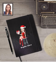 Kişiye Özel Yılbaşı Bayan Karikatürlü Siyah Defter Kalem Hediye Seti Model-5