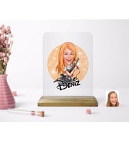 BK Gift Kişiye Özel Kadın Kuaför Karikatürlü Ahşap Standlı Çerçeve-2 (Beyaz)