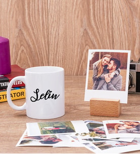 Kişiye Özel İsim Yazılı Beyaz Kupa Bardak ve Ahşap Standlı Polaroid Set