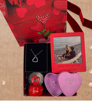 Sevgililer Gününe Özel Kişiye Özel Love Kar Küresi & Kalp Mum & Kalp Kolye & Çerçeve Hediye Seti