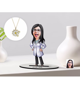 BK Gift Kişiye Özel Kadın Doktor Karikatürlü 3D Ahşap Biblo ve İsimli Tarihli Papatya Kolye Seti-1 (Model 1)