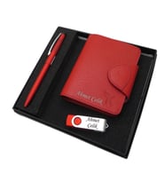 Signator D253 Kişiye Özel Set - Kırmızı Deri Cüzdan Kartlık + 32Gb Usb Bellek + Kalem Seti  İsme Özel Hediyelik Set (Karışık)