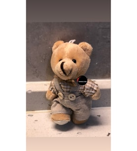 Sevimli Elbiseli Tulumlu Ayıcık Peluş Oyuncak Anahtarlık Uyku Arkadaşı Hediyelik 12 CM (Çok Renkli)