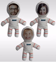 BK Gift Kişiye Özel Fotoğraflı 3’lü Astronot Aile Bebek Yastık Seti-1 (Beyaz)