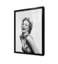 Marilyn Monroe Siyah Beyaz Çerçeveli Cam Tablo