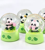 Panda Midi Boy Peluşlu Işıklı Kar Küresi