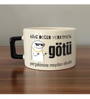 Kime Değer Verdiysek Götü Yerçekimine Meydan Okudu Baskılı Siyah Kulplu C Fincan