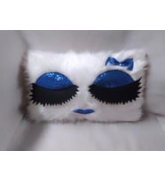 YILMAZHOME Peluş Kirpikli Kırlent Kılıfı - (Beyaz Peluş-Mavi Göz)