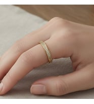 STİL İNCİSİ/XUPING JEWELRY YARIM TAMTUR ZİRKON TAŞLI YÜZÜK (Altın Rengi)