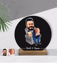 BK Gift Kişiye Özel Baba Oğul Karikatürlü Yuvarlak Ahşap Biblo-1