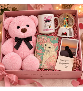 Sevgiliye Romantik Hediye Kutusu Büyük Pembe Peluş Ayıcık Kar Küresi Kupa Defter ve Fotoğraf Kişiye Özel Sürpriz Hediye