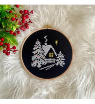 Seretamin Handmade Yılbaşı Ağacı Ve Ev Manzaralı Kanaviçe Nakışlı Duvar Süsü