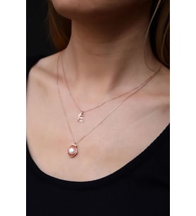 925 Ayar Gümüş Rose Kaplama Asansörlü Inci Taşlı Istiridye Kristal Kesim E Harf Kolye