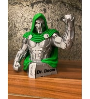 Riva Self Dr. Doom 3D Baskı Dekoratif Büst Marvel Koleksiyon Figürü ve Masaüstü Aksesuarı 13 cm