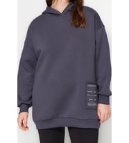 Büyük Beden Relaxed Kapüşonlu Düşük Kol Regular Slogan Detaylı İçi Polar Kalın Örme Sweatshirt