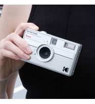 KODAK EKTAR H35N Yarım Çerçeve Film Kamera, 35 mm, Yeniden Kullanılabilir, Odaksız, Ampul Fonksiyonu, Dahili Yıldız Filtresi, Kaplamalı Geliştirilmiş Lens (Film ve AAA Pil Dahil Değildir) (Çizgili