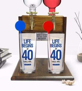 BK Gift Kişiye Özel Renkli Baskılı Life Begins At Tasarımlı İkili Vodka Bardağı ve Çift Musluklu Doğal Ahşap Vodka Standı-1 (Model 1)