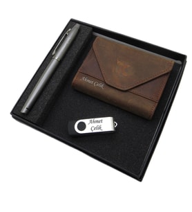 Signator D337 İsme Özel Set - Deri Kartlık + 32Gb. Usb Bellek  + Kalem Seti  İsme Özel Hediyelik Set (Karışık)