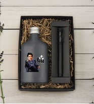 BK Gift Kişiye Özel The Baba Karikatürlü Antrasit Tasarım Cam Şişede Kolonya 200 ml & Siyah Metal Roller Kalem ve Hediye Kutusu-2, Babaya Hediye, Babalar Günü Hediyeleri, Hediyelik Baskılı Kolonya
