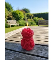 GÜL TASARIMLI HEDİYELİK DEKORATİF PUDRA KOKULU SOYA WAX MUM (KIRMIZI RENKLİ)
