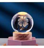 Kişiye Özel Işıklı Ahşap Kaideli Yonca Temalı Cam Küre 8cm*6cm