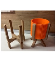 Alvera Ayaklı Çizgili Saksı – 3D Baskı Bej Standlı Dekoratif Saksı - Turuncu