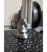 Doğal AT Heykeli – Hediyelik Modern Tasarım 15 cm Masa Süsü
