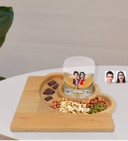 BK Gift Kişiye Özel Sevgililer Karikatürlü Viski Bardağı ve Doğal Masif Ahşap Yarım Ay Sunum Tabağı Çerezlik Hediye Seti-4