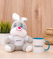 Kişiye Özel Çiçekli Harf Tasarım İsim Yazılı Peluş Tavşan ve Mavi Kupa