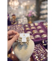 Şerit Detaylı Taşlı Gold Küpe