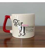 Bir Kadına Doğru Ayakkabıları Verirseniz Baskılı Kadınlar Günü Kırmızı Kulplu D Kupa