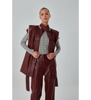 Biyeli Deri Detaylı Bordo Yelek