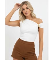 Kadın Kayık Yaka Omuzları Büzgülü Detay Tokalı Slim Fit Modal Bluz 26002 (Ekru)