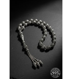 925 Ayar Oval Kesim 3 Kamçılı Havuç Püskül Orta Boy Kafes İşlemeli Otantik Gümüş Tesbih (Gümüş-Siyah)