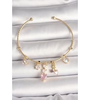 Pirinç Gold Renk Sallantı Zirkon Taşlı Kalp Figür Pembe Kalp Detay Charm Kadın Bileklik - TJ-BB6897