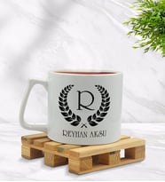 BK Gift Kişiye Özel Çelenk Baş Harfli İsimli Tasarımlı Middle Beyaz Kupa Bardak Model 1