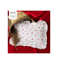 %100 Pamuklu Kırmızı Kalpli Fırfır Detaylı Bebek Yastık Kılıfı 35x45 ( 1 Adet )