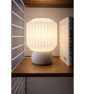 Modern Minimalist Masa Lambası 💡  Dekoratif Gece Lambası  Sert Plastik Gövde  Şık Tasarım