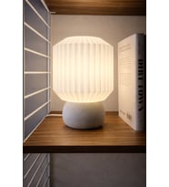 Modern Minimalist Masa Lambası 💡  Dekoratif Gece Lambası  Sert Plastik Gövde  Şık Tasarım