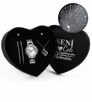 Anneler Gününe Özel Tasarım Kalp Kutu & 100 Dilde Seni Seviyorum Kolye & İkili Zirkon Taşlı Bileklik & İkili Küpe & Metal Kordon Saat Seti