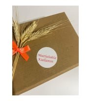 Mutlulukla Kullanın Kırmızı Yazı Yuvarlak Yapışkanlı Etiket 4x4 cm 120 adet