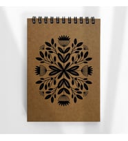 A6 (10,5x14,8 cm) Çiçek Kompozisyonu Tasarımlı Spiralli Defter – 40 Yaprak, Çizgisiz Kraft Defter (Kahverengi)