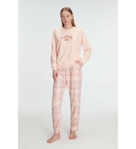 Kadın Somon Uzun Kollu Yazı Detaylı Alt Kısmı Kalpli Ekose Desenli Pijama Takımı (Renksiz)