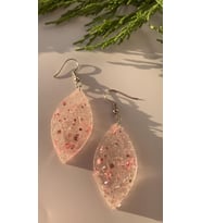 Şeffaf Epoksi İçine Pembe Glitter Süsleme Kristal Desen Elips Şekil Gümüş Aksesuarlı Küpe El Yapımı