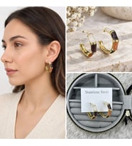 Premium Parlak ve Şık Gold Renk Detaylı Çok Renkli Parçalı Halka Çelik Kadın Küpe